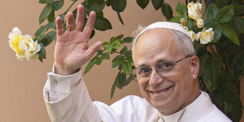 Pope vows every effort to work for peace in regions where Christians persecuted, forced to flee Pope vows every effort to work for peace in regions where Christians persecuted, forced to flee