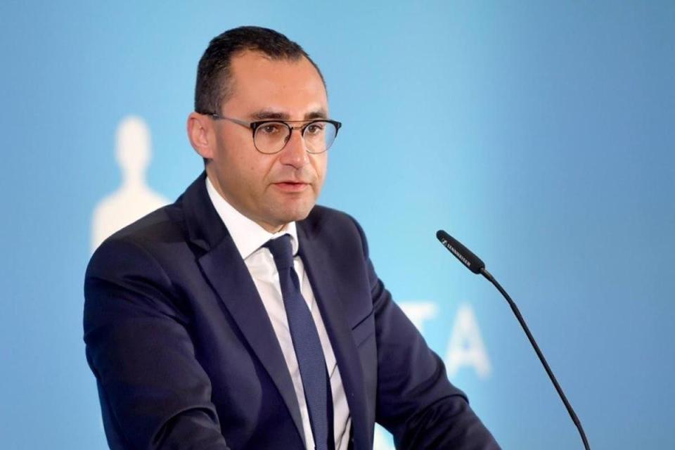 Ronald Mizzi reinstated as Permanent Secretary, despite ongoing court case Ronald Mizzi reinstated as Permanent Secretary, despite ongoing court case